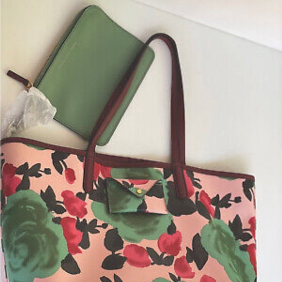 Marc Jacobs floral tote. Great condition - wallet purse not included - Picture 2 of 5